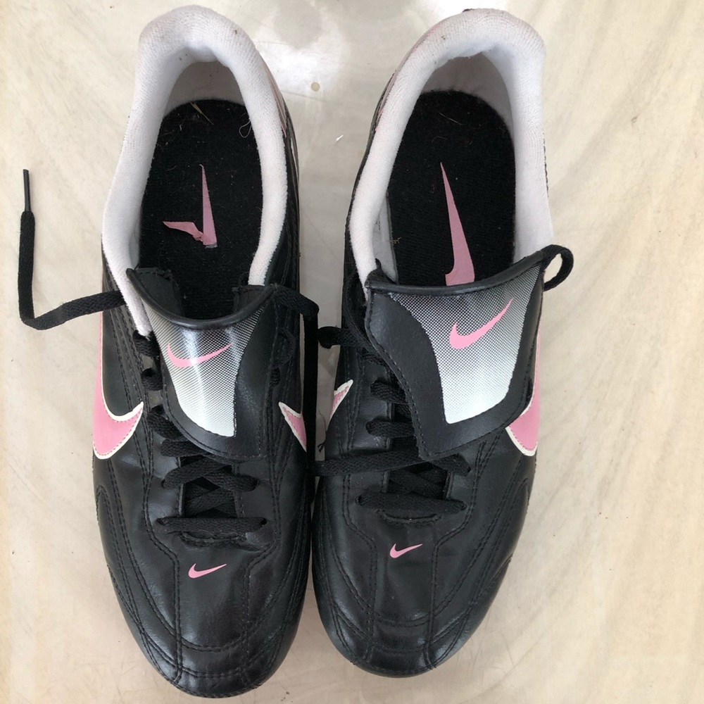 Nike soccer cleats size 9